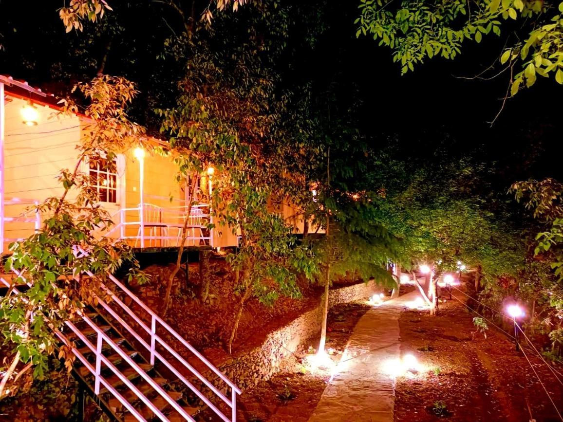 Aaroham Resort, Шимла Экстерьер фото
