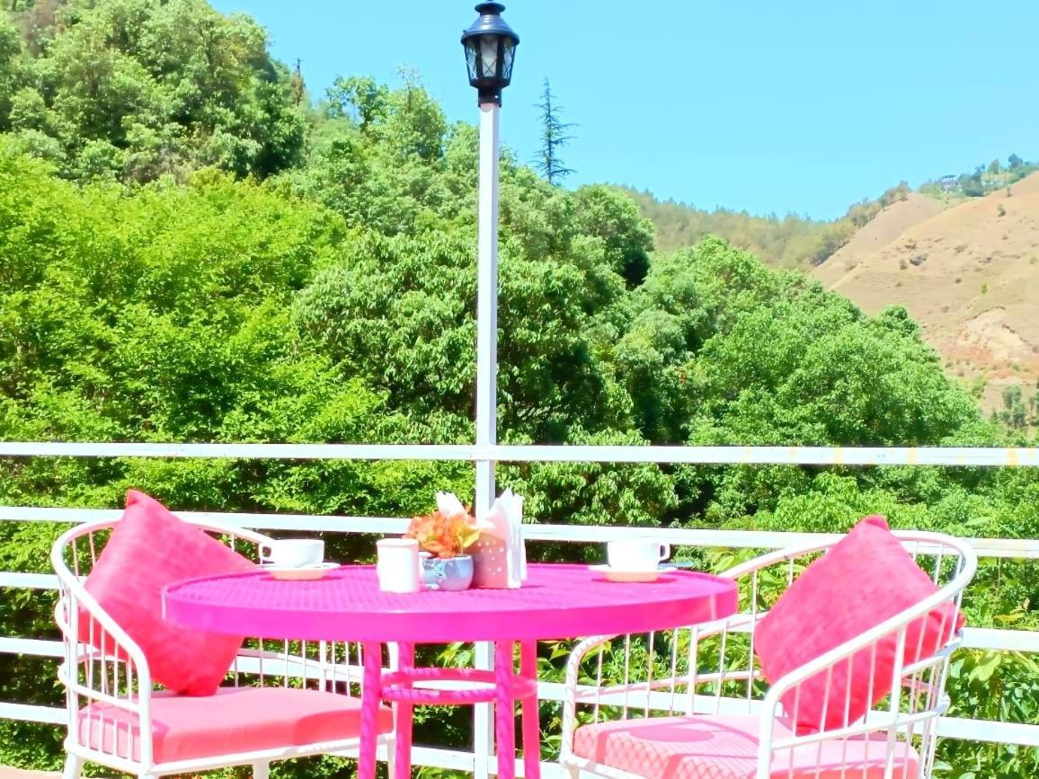 Aaroham Resort, Шимла Экстерьер фото